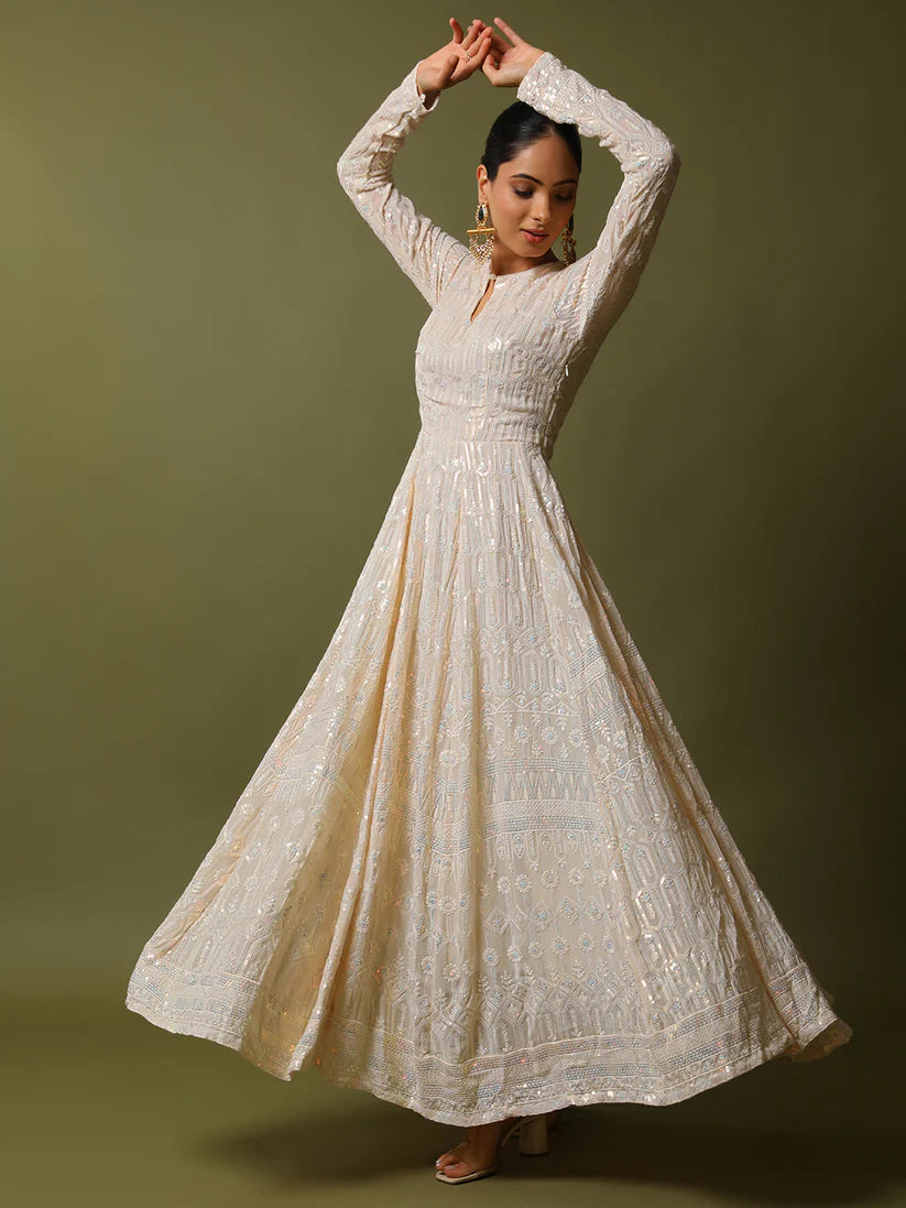 Chikankari Kurtis: Fashionable Picks