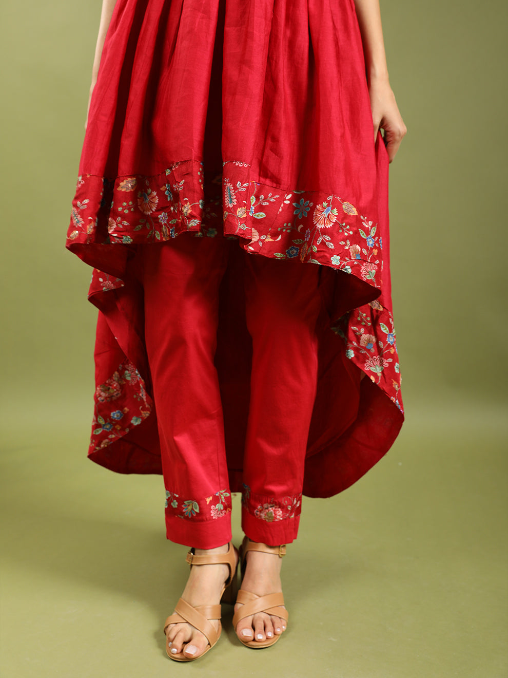 Hot Chanderi Silk Ethnic Kurta & Pant with Embroidered Border