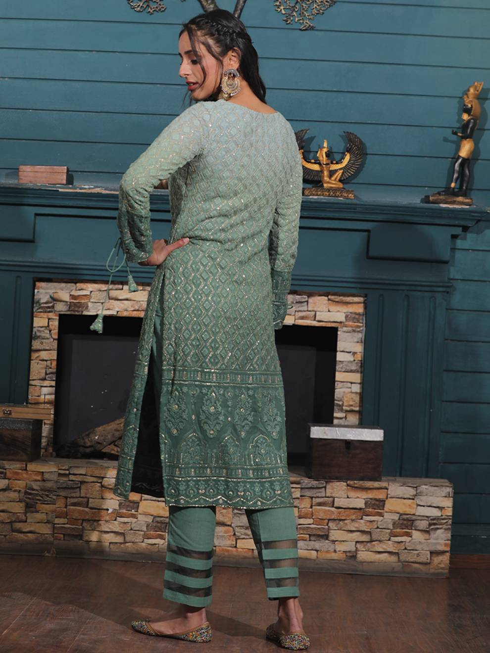 Harita Chikankari Embroidered Kurta and Pant (Set of 2)