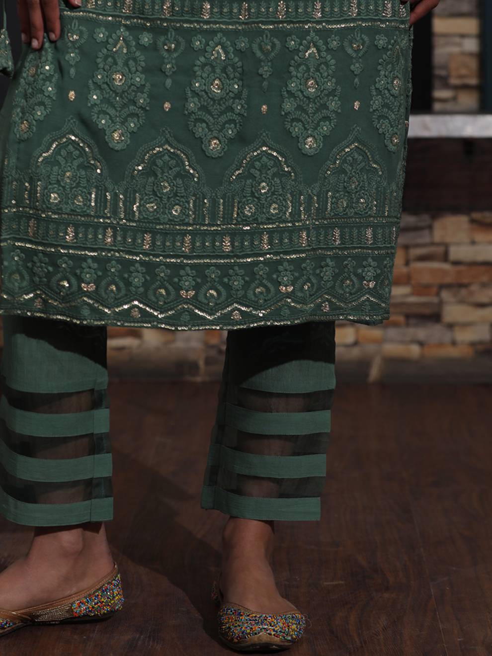 Harita Chikankari Embroidered Kurta and Pant (Set of 2)