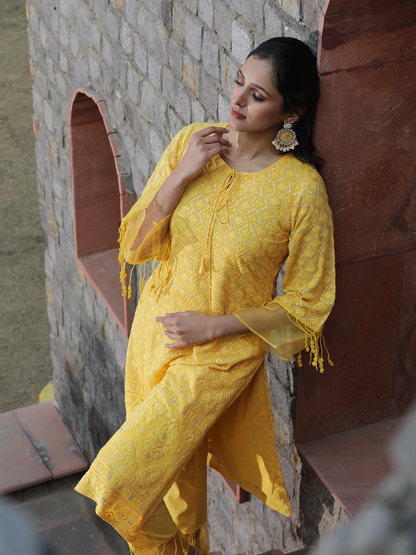 Daisy Embroidered Chikankari Kurta