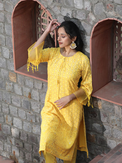 Daisy Embroidered Chikankari Kurta